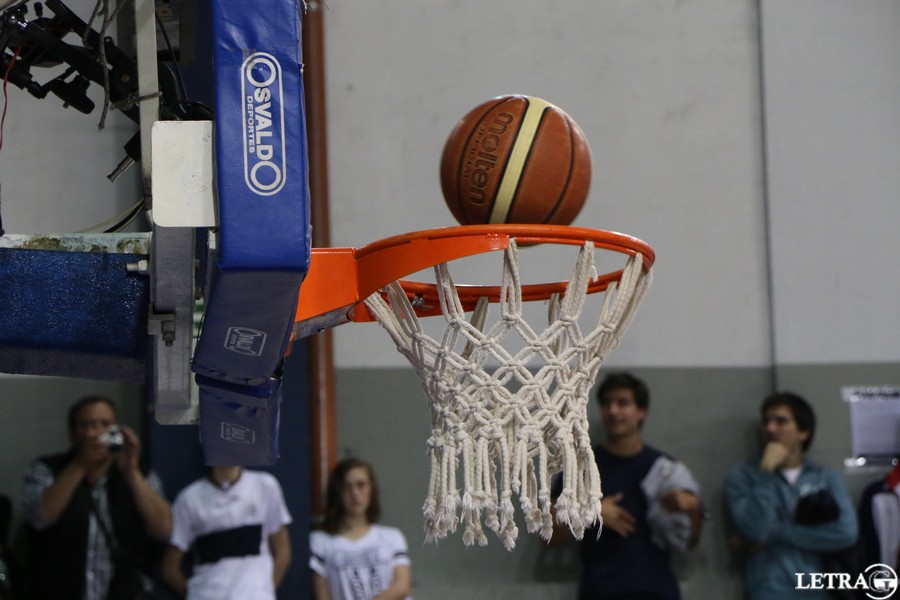SIGUE EN LA PELEA POR LA PUNTA