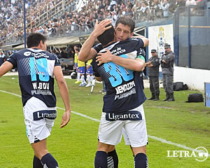 <big>DEBUTS EN LA RED, DE PUNTA A PUNTA</big>