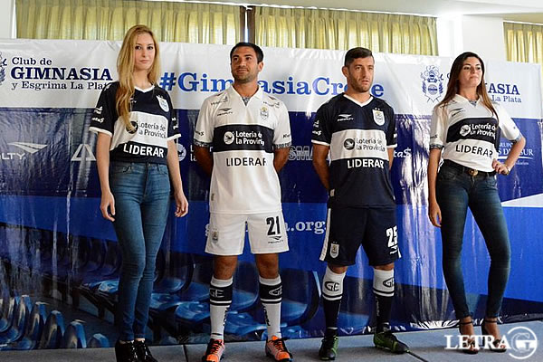 PRESENTARON LA NUEVA CASACA