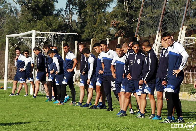 BENÍTEZ SE LO PIERDE Y PUCHO SERÁ TITULAR