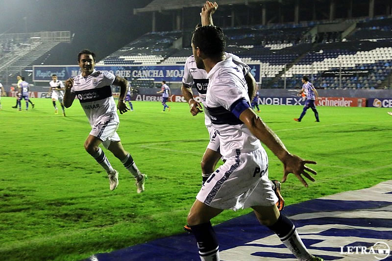 HUEVOS Y FÚTBOL