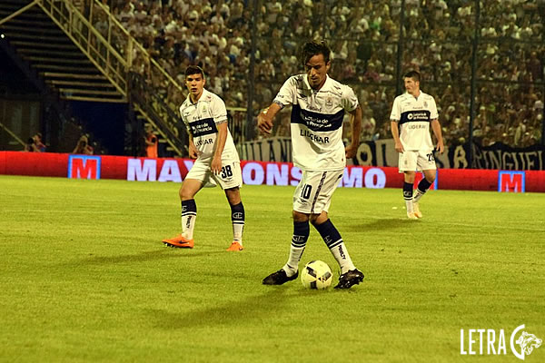 LOBOS PIDE CANCHA