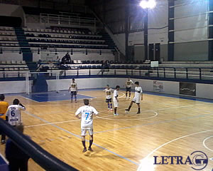 RECIBEN A LOS MUCHACHOS