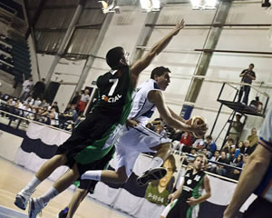 <big>TRIUNFO Y MANTIENE LA PUNTA</big>
