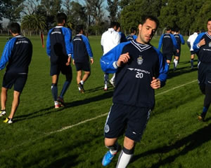 <big>QUE EL FÚTBOL NO PARE...</big>