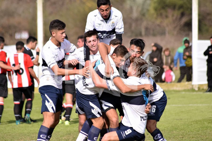 ¡APLASTARON A ESTUDIANTES!