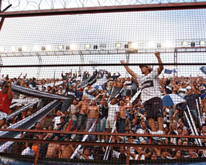 TODOS A ALENTAR AL BASURERO