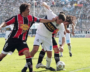 A TODO O NADA FRENTE A CHACARITA
