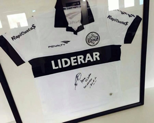 CAMISETA FIRMADA POR EL "INDIO" 