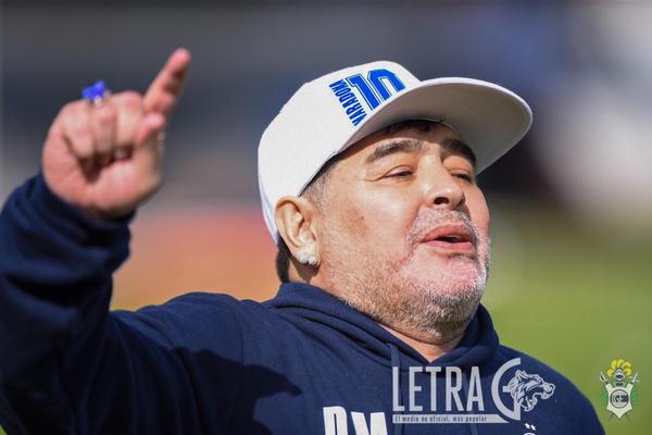 GIMNASIA, MARADONA, EL BOSQUE Y EL PUEBLO