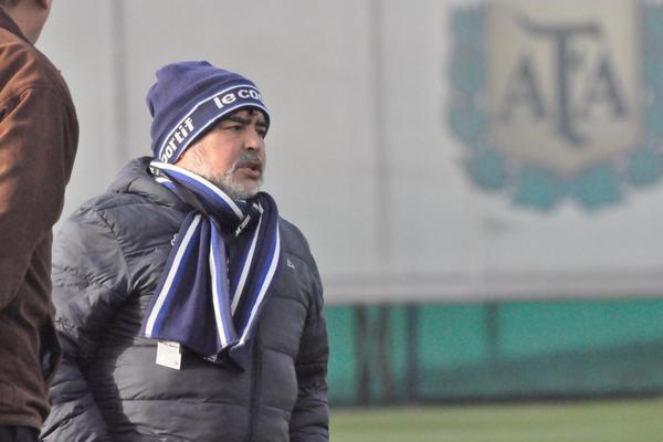DIEGO PATEÓ EL TABLERO