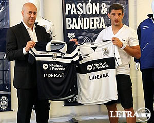 PRESENTARON LA NUEVA INDUMENTARIA 
