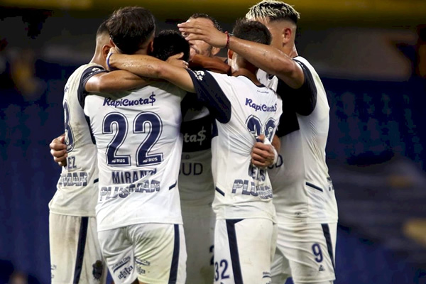 ¡A SUMAR DE A TRES!