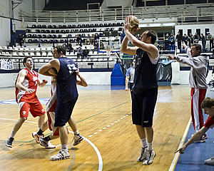 CON CARÁCTER SUPERÓ AL GRIEGO