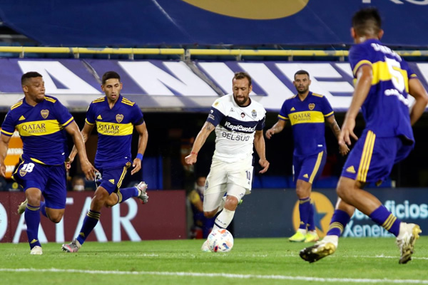 LA PELOTA SIEMPRE AL DIEZ