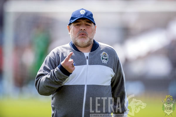 Maradona y 118