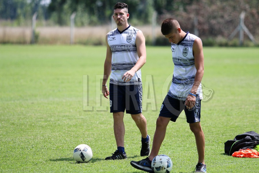 SE ASOMA EL EQUIPO