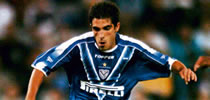 VÉLEZ VIENE ENCHUFADO