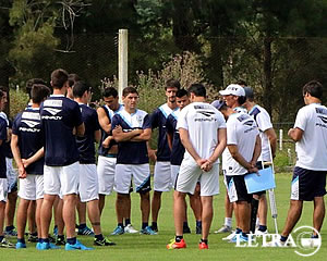 <bIG>VELÁZQUEZ SERÍA TITULAR ANTE LANÚS</bIG>