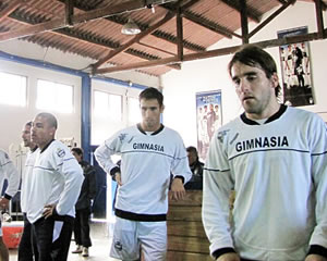TRES AMISTOSOS A LA VISTA