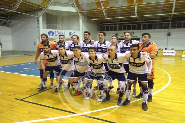 GOLEÓ Y PELEA ARRIBA