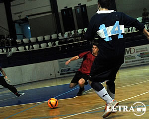 GANÓ SOBRE LA HORA Y APUNTA A LA COPA</b