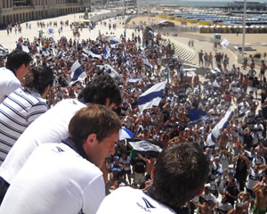 LA HINCHADA TE ALIENTA HASTA EL FINAL