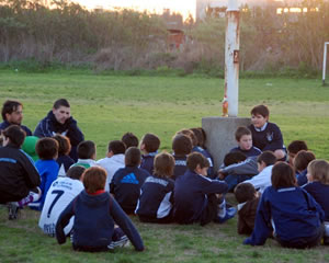 PEQUEÑOS EN CANCHA GRANDE