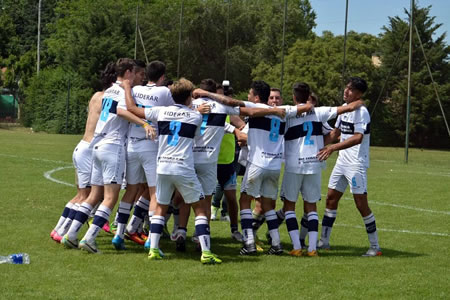 LA 99 VOLVIÓ A LEVANTAR LA COPA