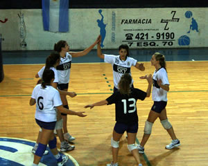 LAS LOBAS ENFRENTAN A BANFIELD 