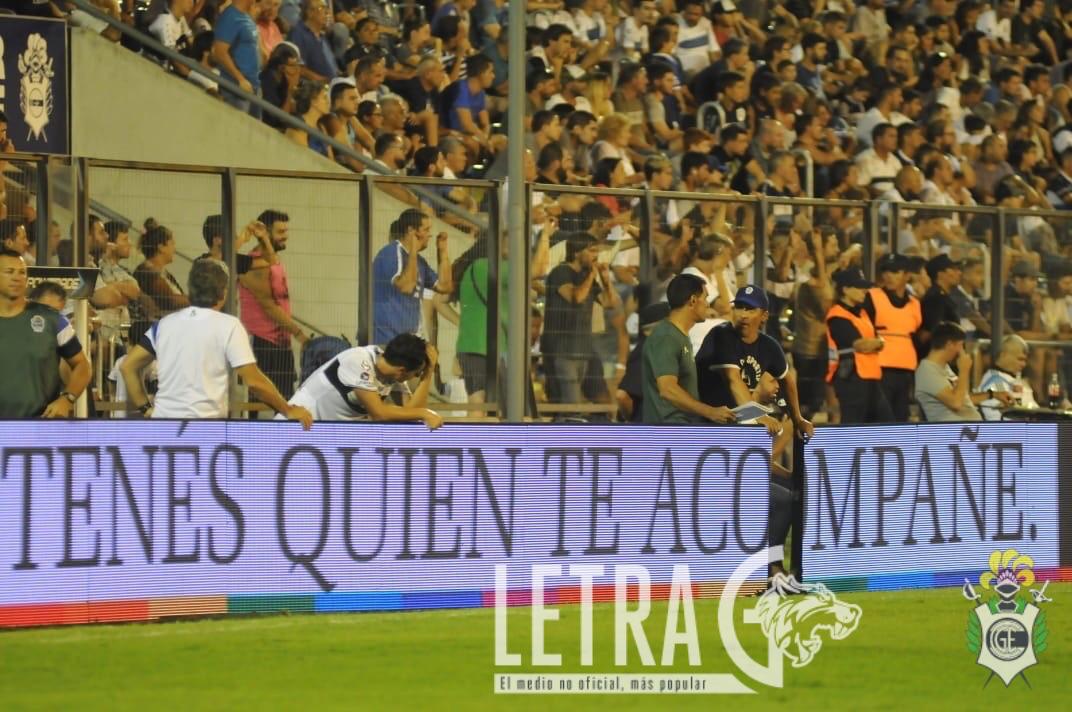 <big>EL LOBO QUIERE PONER TERCERA</big>