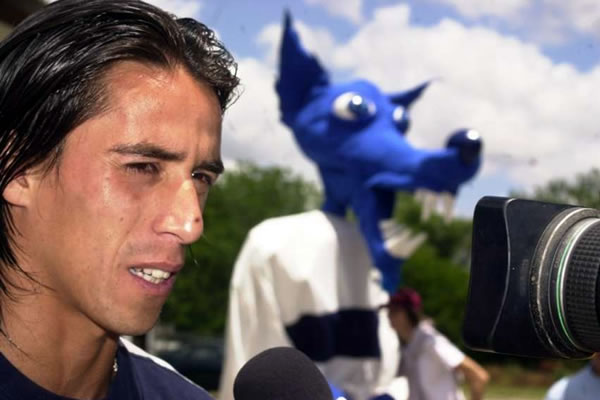 HORAS DECISIVAS POR LOBOS