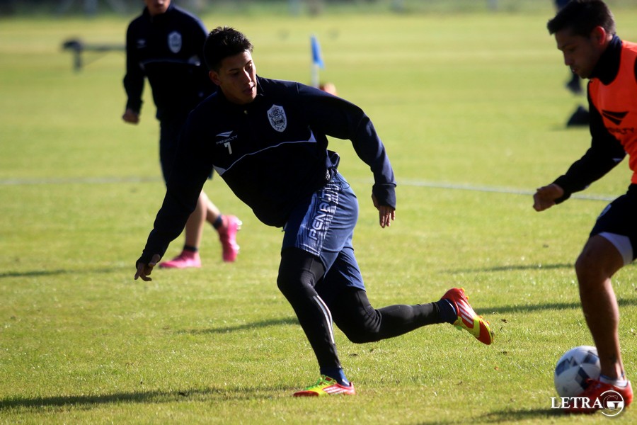 "TRAEN JUGADORES Y NO NOS PAGAN"