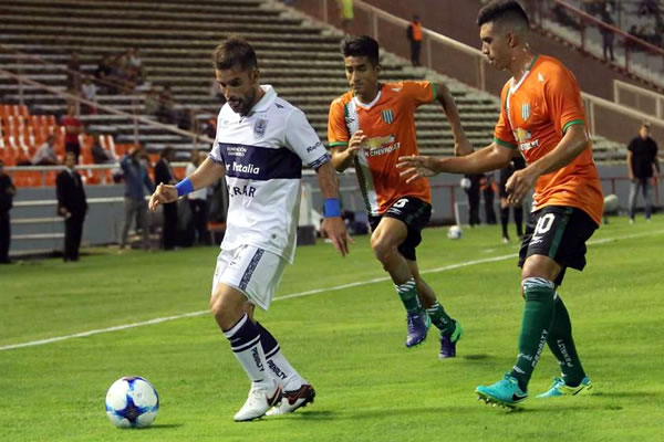 DEBUT PARA EL OLVIDO