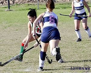 SE JUGÓ EL PRIMER CLÁSICO DE HOCKEY
