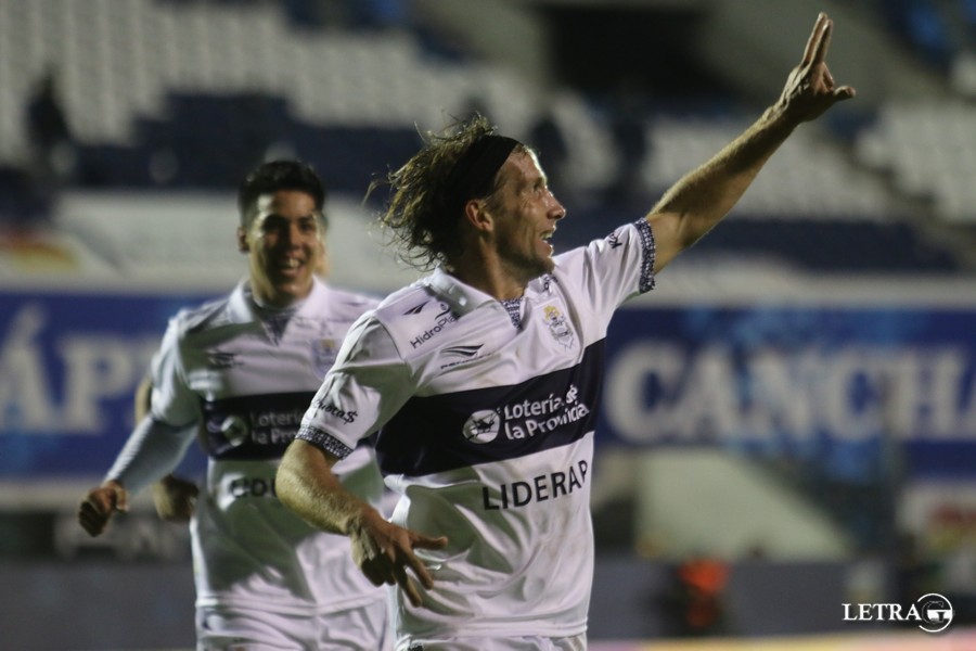 MANO A MANO CON OREJA