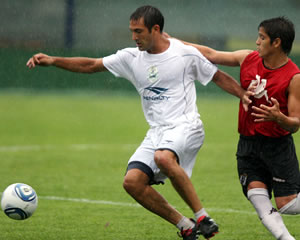 FÚTBOL Y GOLES CON MUCHA LLUVIA EN EL BOSQUE
