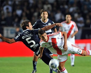 AL LOBO NO LE ALCANZA CON MERECER