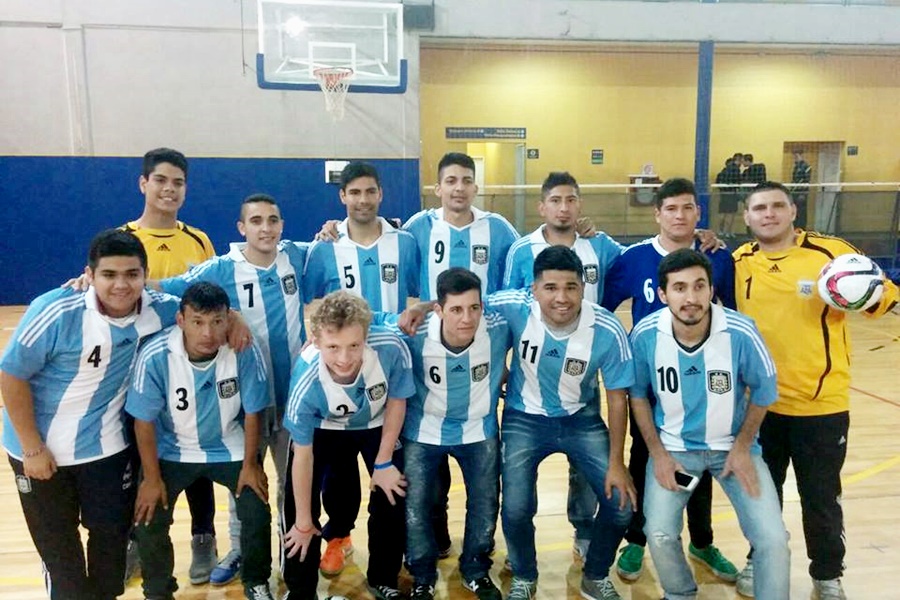 AMISTOSO CON EL EQUIPO DE SORDOS