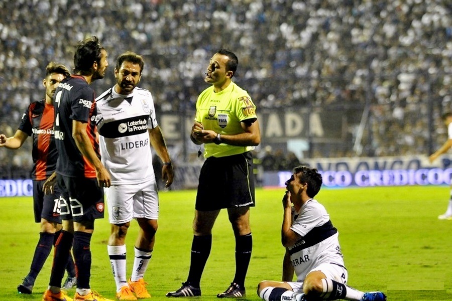 ESPINOZA EN EL BOSQUE