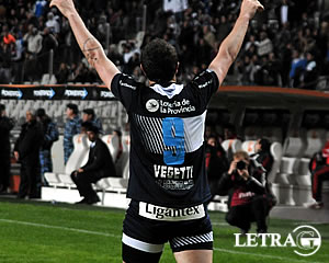 VEGETTI SE QUEDA