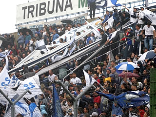 DETRÁS DE LAS ENTRADAS